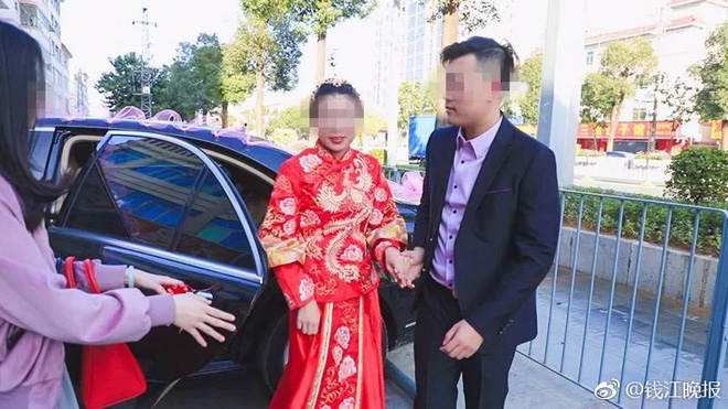 Bỏ ra hàng chục triệu cho bộ ảnh đám cưới, đôi vợ chồng trẻ nhận lại toàn ảnh cắt từ clip Bỏ ra hàng chục triệu cho bộ ảnh đám cưới, đôi vợ chồng trẻ nhận lại toàn ảnh cắt từ clip